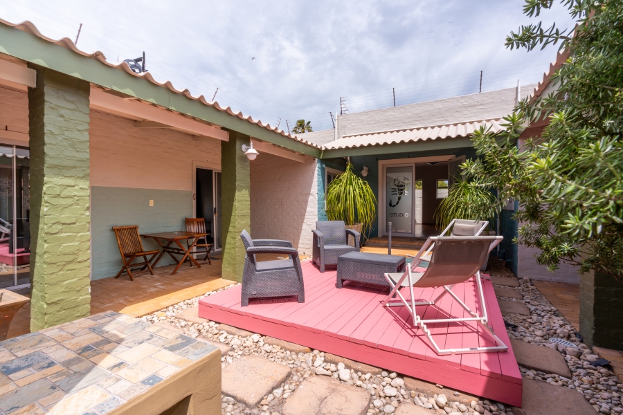 6 Bedroom Property for Sale in Middedorp Western Cape